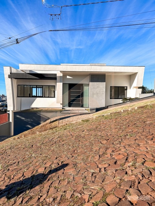 Casa à venda em Pato Branco com 3 Suítes no bairro Menino Deus