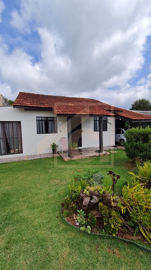 Casa à venda em Chopinzinho com 1 Suíte + 2 Quartos.