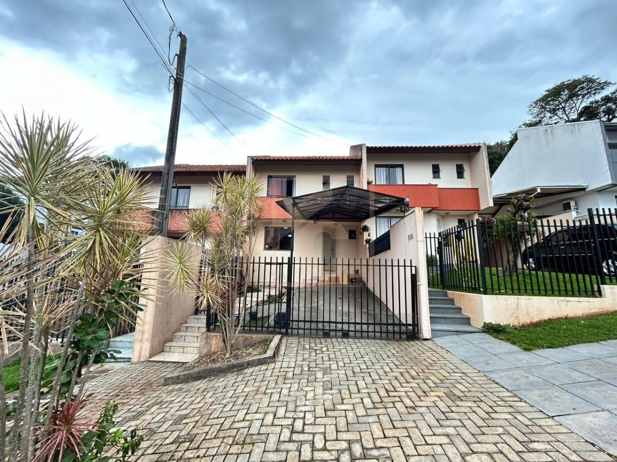 Sobrado à venda em Pato Branco com 03 quartos bairro Brasília. 