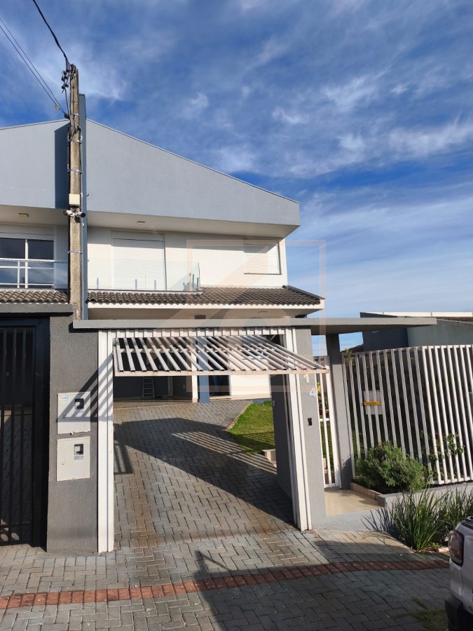 Sobrado à venda no bairro São Francisco com 1 Suíte + 2 Quartos