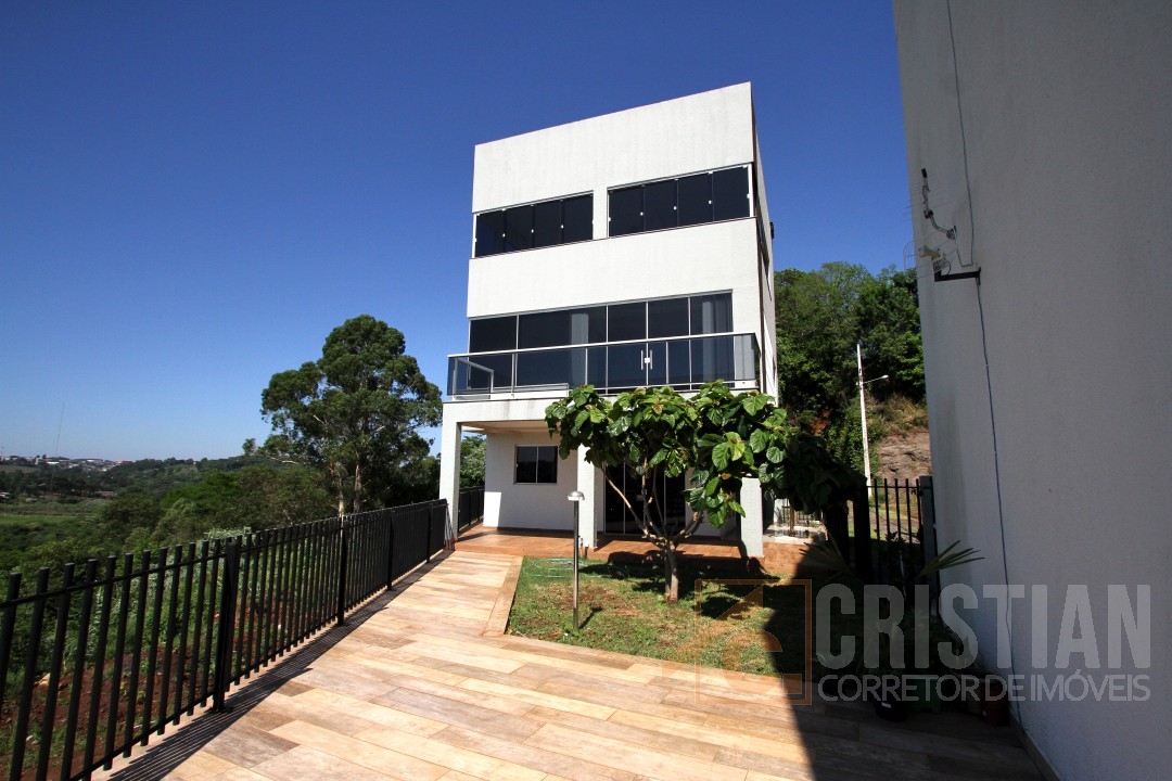 Triplex Semi Mobiliado à venda em Pato Branco no Bairro Aeroporto