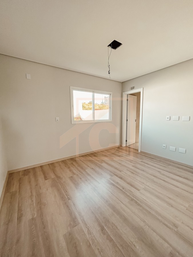 Sobrado à venda em Pato Branco no bairro São Francisco com 1 Suíte + 02 Quartos.