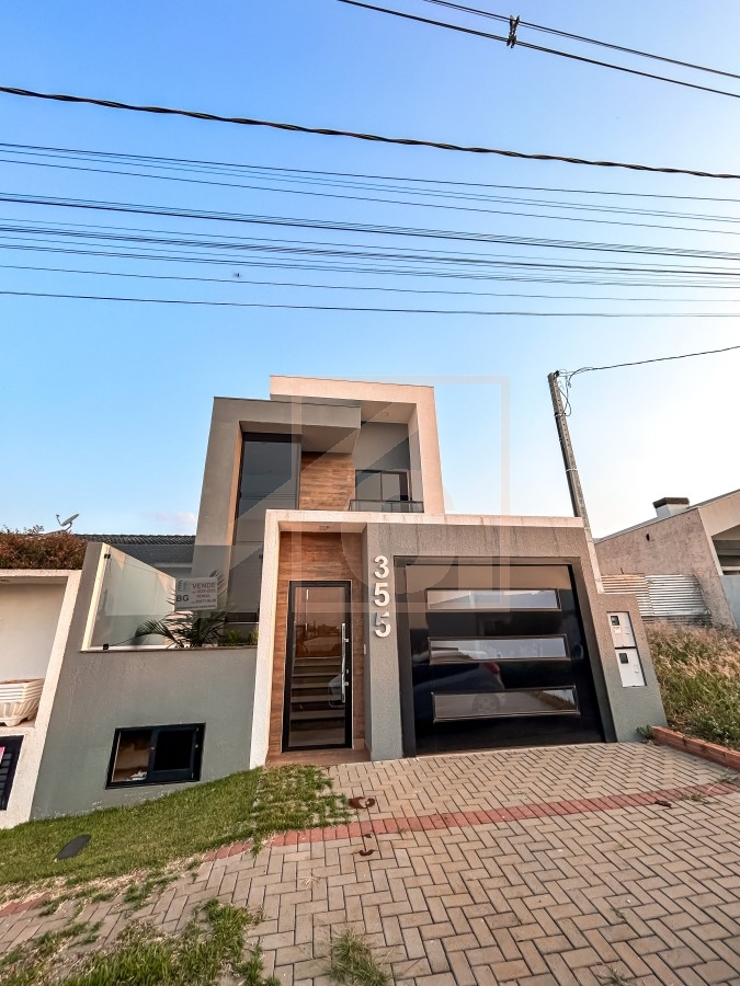 Sobrado Alto Padrão à venda em Pato Branco com 1 Suíte + 2 Demi-Suítes no bairro Fraron
