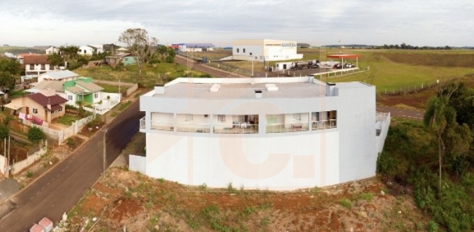 05 Apartamentos + Barracão no bairro Aeroporto