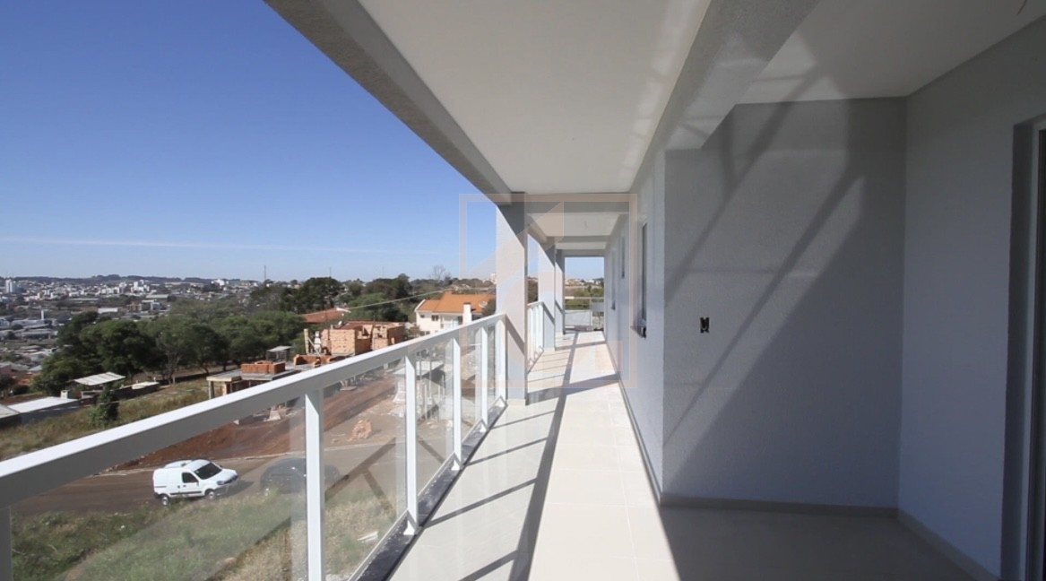 05 Apartamentos + Barracão no bairro Aeroporto