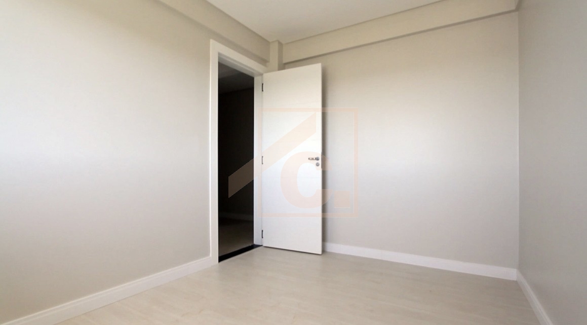 05 Apartamentos + Barracão no bairro Aeroporto