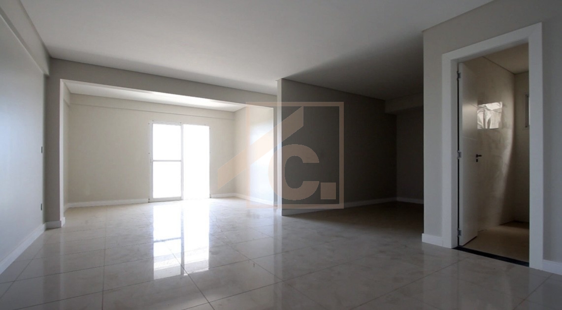 05 Apartamentos + Barracão no bairro Aeroporto