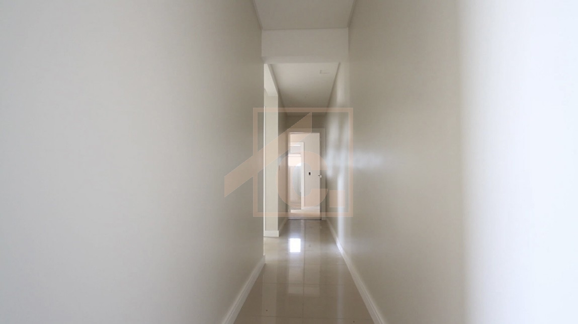 05 Apartamentos + Barracão no bairro Aeroporto