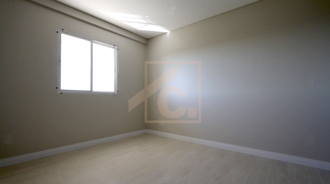 05 Apartamentos + Barracão no bairro Aeroporto