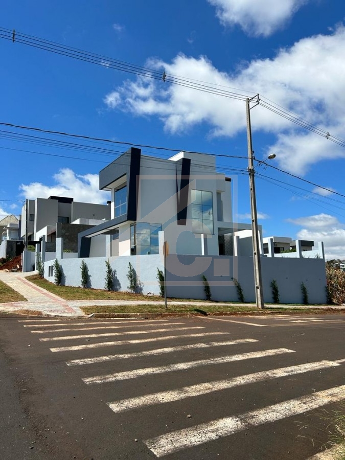 Sobrado à venda em Pato Branco com 1 Suíte + 2 quartos bairro Fraron