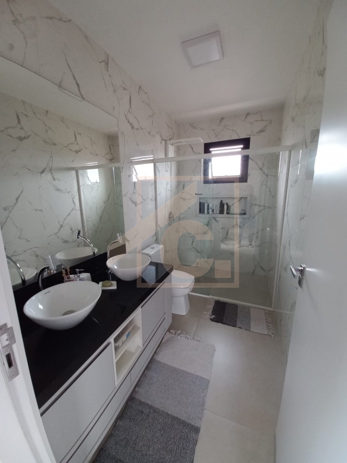 Casa à venda em Pato Branco no bairro São Francisco com 1 Suíte + 2 Quartos e Piscina