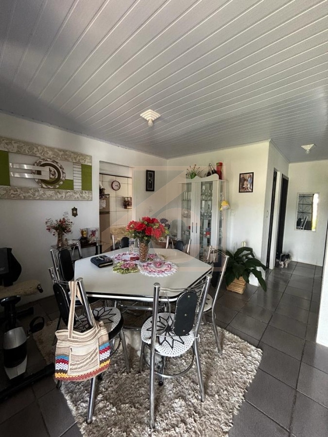 Casa à venda em Chopinzinho com 1 Suíte + 2 Quartos.