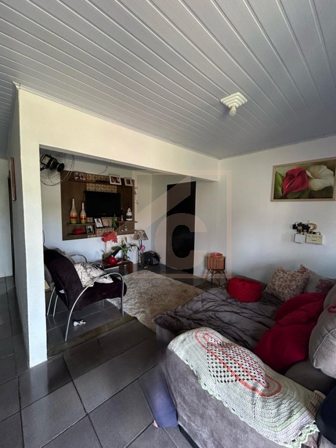 Casa à venda em Chopinzinho com 1 Suíte + 2 Quartos.