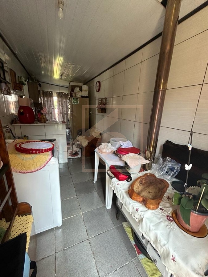 Casa à venda em Chopinzinho com 1 Suíte + 2 Quartos.