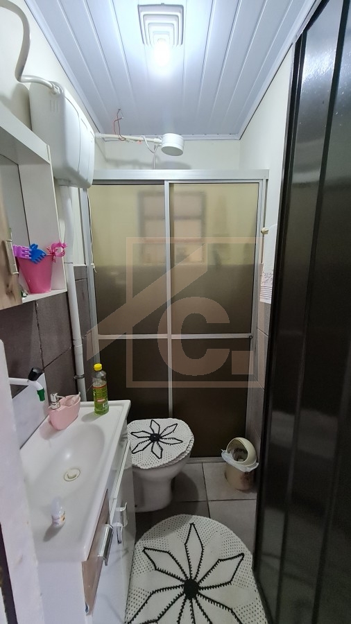 Casa à venda em Chopinzinho com 1 Suíte + 2 Quartos.