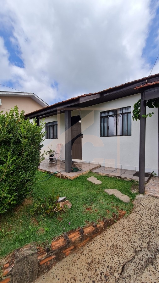 Casa à venda em Chopinzinho com 1 Suíte + 2 Quartos.