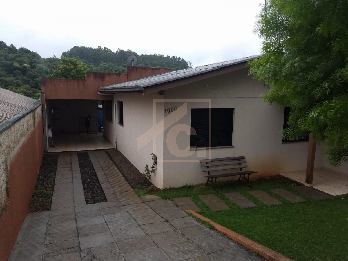 Terreno com duas casas à venda em Pato Branco no bairro Vila Verde