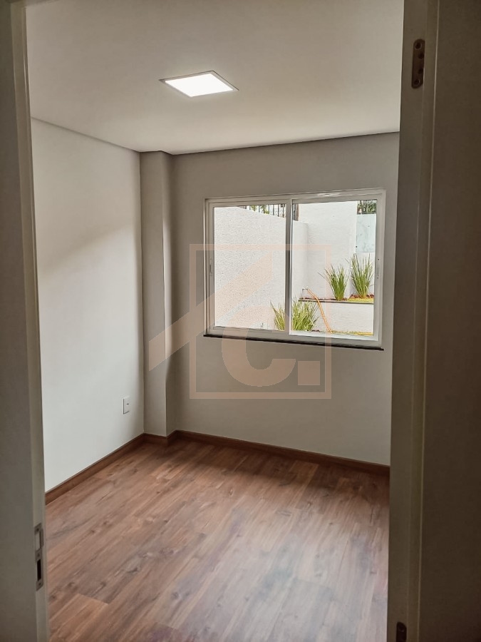 Casa à venda em Pato Branco com 1 suíte + 2 quartos no bairro Jardim Primavera