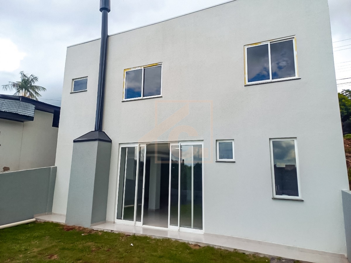 Casa à venda em Pato Branco com 1 suíte + 2 quartos no bairro Jardim Primavera