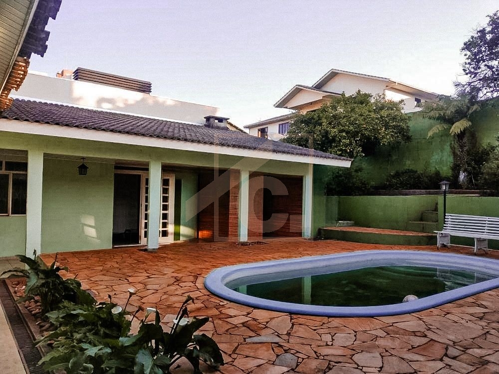 Casa à venda em Pato Branco com 1 Suíte + 2 Quartos e Piscina  no bairro Jardim das Américas