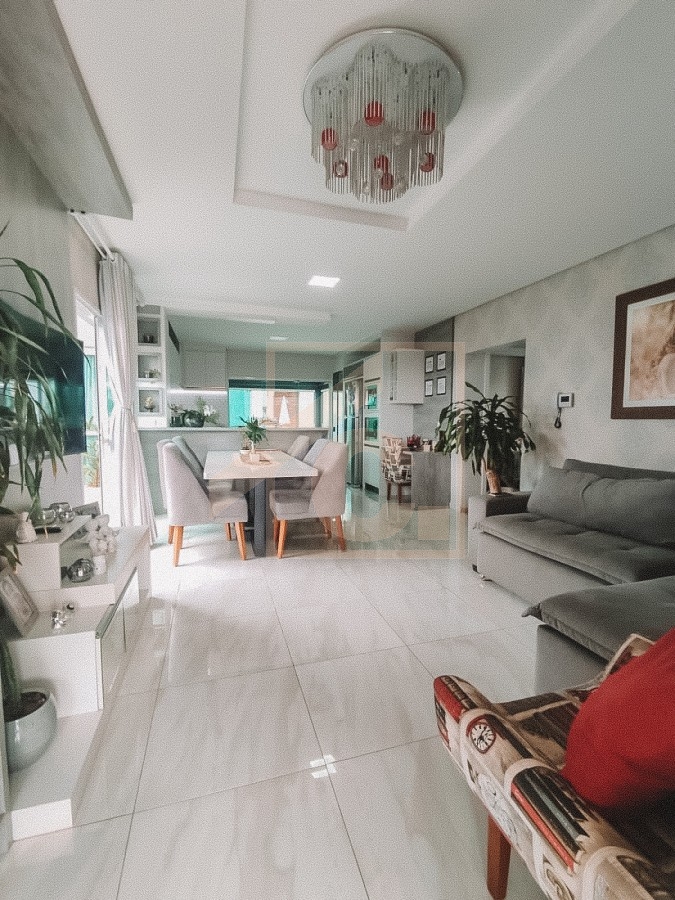 Casa à venda em Pato Branco no bairro São Francisco mobiliada e com piscina