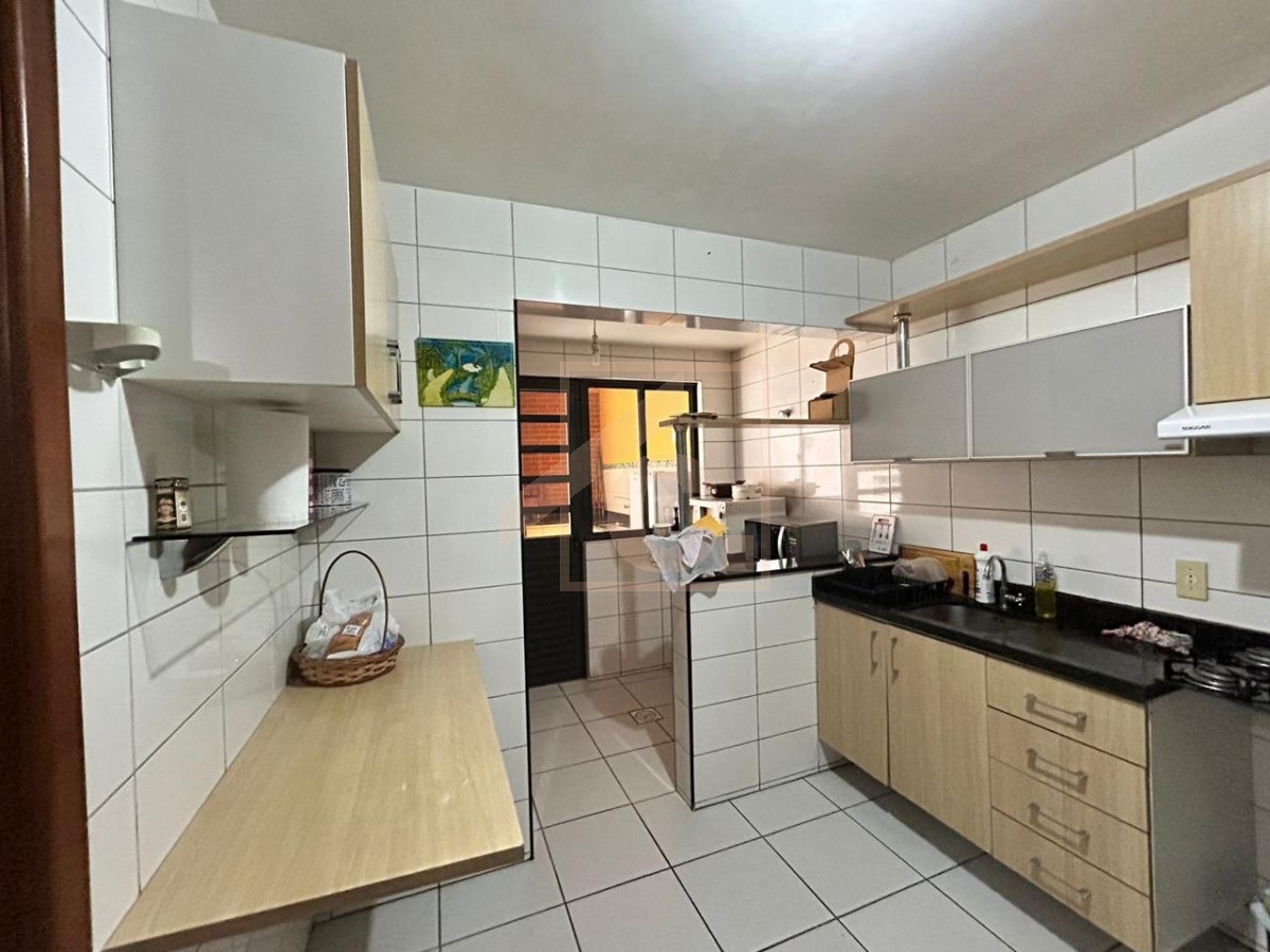 Sobrado à venda em Pato Branco com 03 quartos bairro Brasília. 