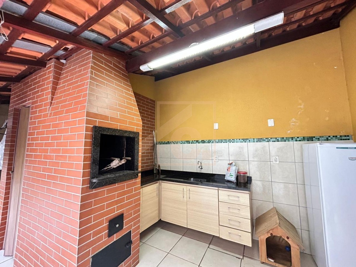 Sobrado à venda em Pato Branco com 03 quartos bairro Brasília. 