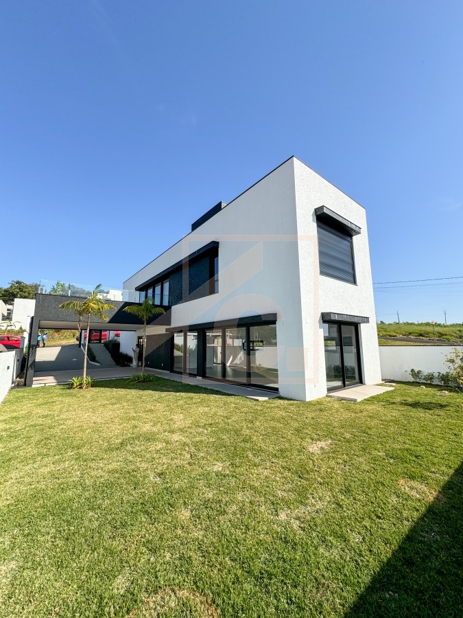 Casa alto padrão à venda em Pato Branco no bairro São Francisco com 3 Suítes 