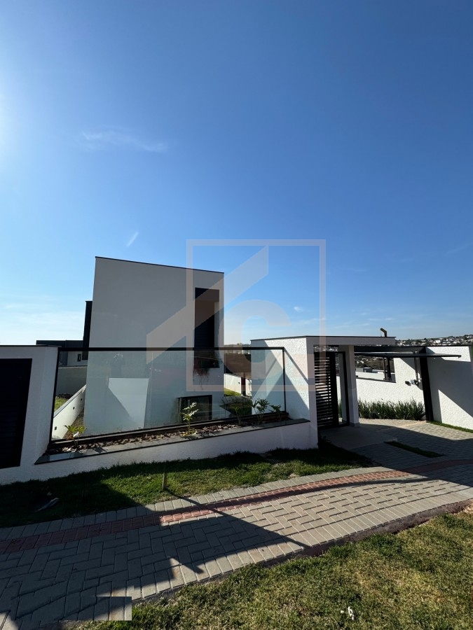 Casa alto padrão à venda em Pato Branco no bairro São Francisco com 3 Suítes 