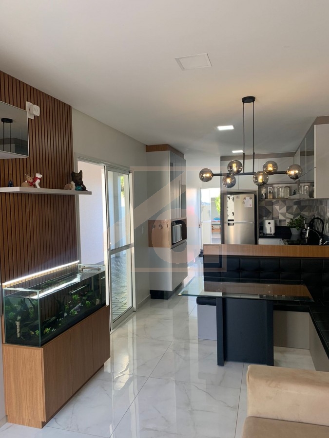 Sobrado semimobiliado à venda em Pato Branco com 1 suíte + 2 quartos bairro Parque do Som