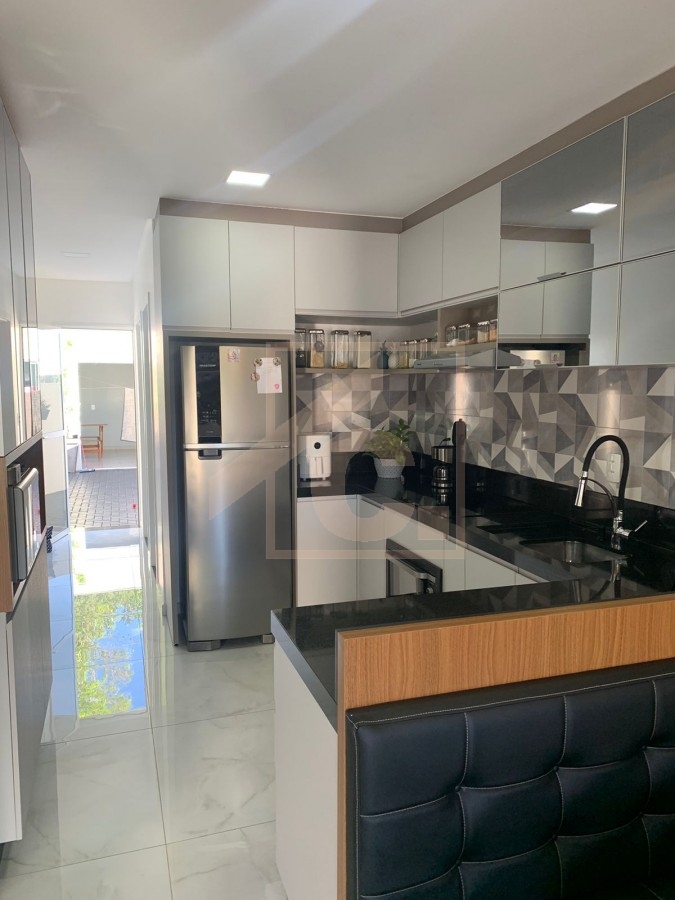 Sobrado semimobiliado à venda em Pato Branco com 1 suíte + 2 quartos bairro Parque do Som