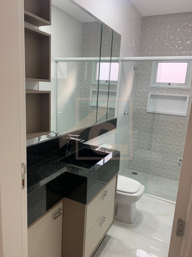 Sobrado semimobiliado à venda em Pato Branco com 1 suíte + 2 quartos bairro Parque do Som