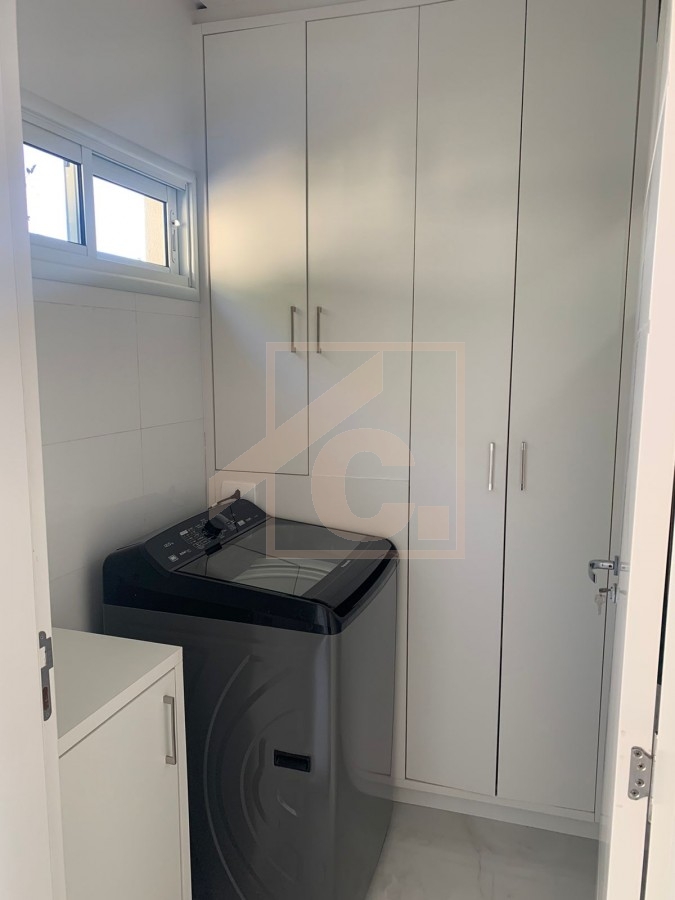 Sobrado semimobiliado à venda em Pato Branco com 1 suíte + 2 quartos bairro Parque do Som