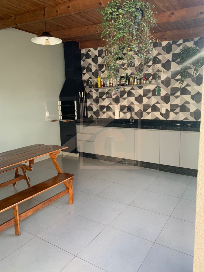 Sobrado semimobiliado à venda em Pato Branco com 1 suíte + 2 quartos bairro Parque do Som