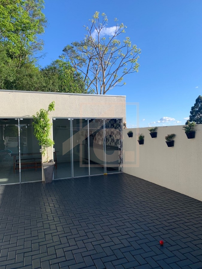 Sobrado semimobiliado à venda em Pato Branco com 1 suíte + 2 quartos bairro Parque do Som