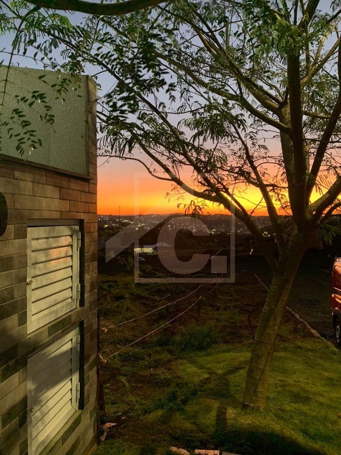 Sobrado semimobiliado à venda em Pato Branco com 1 suíte + 2 quartos bairro Parque do Som