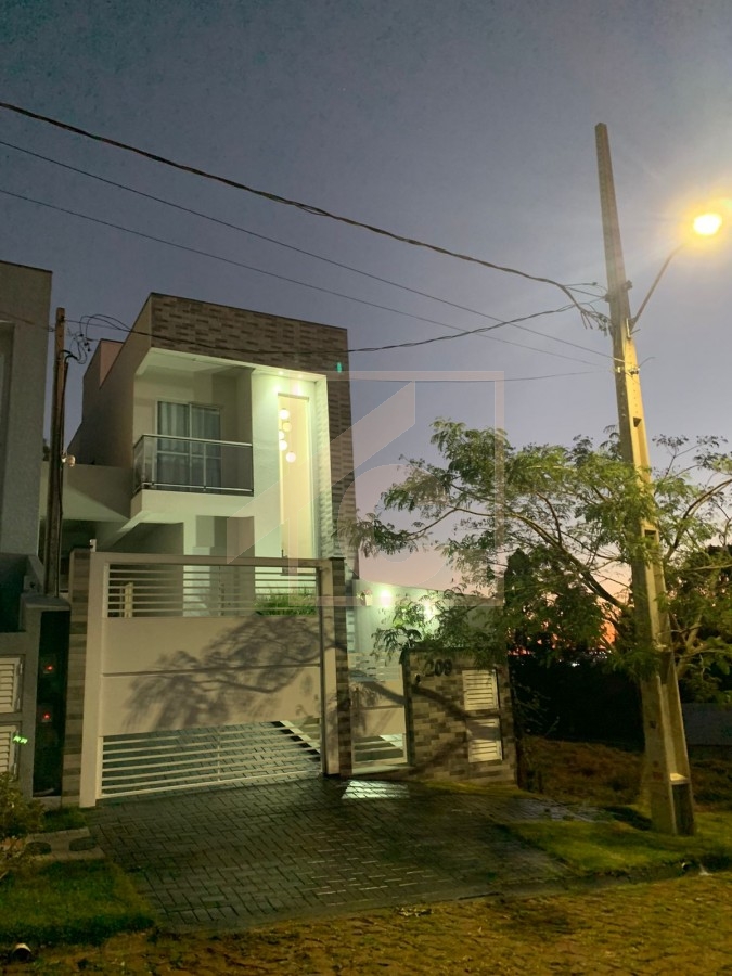 Sobrado semimobiliado à venda em Pato Branco com 1 suíte + 2 quartos bairro Parque do Som