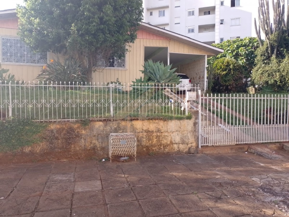 Terreno de esquina à venda em Pato Branco no bairro Santa Terezinha
