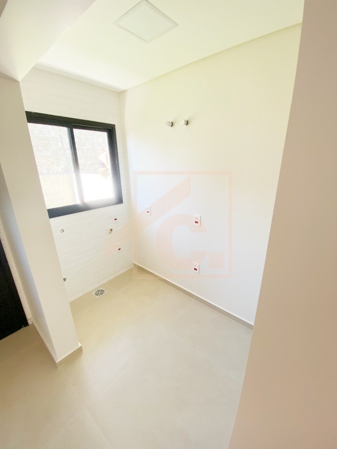 Sobrado à venda em Pato Branco com 2 Suítes no Bairro Fraron