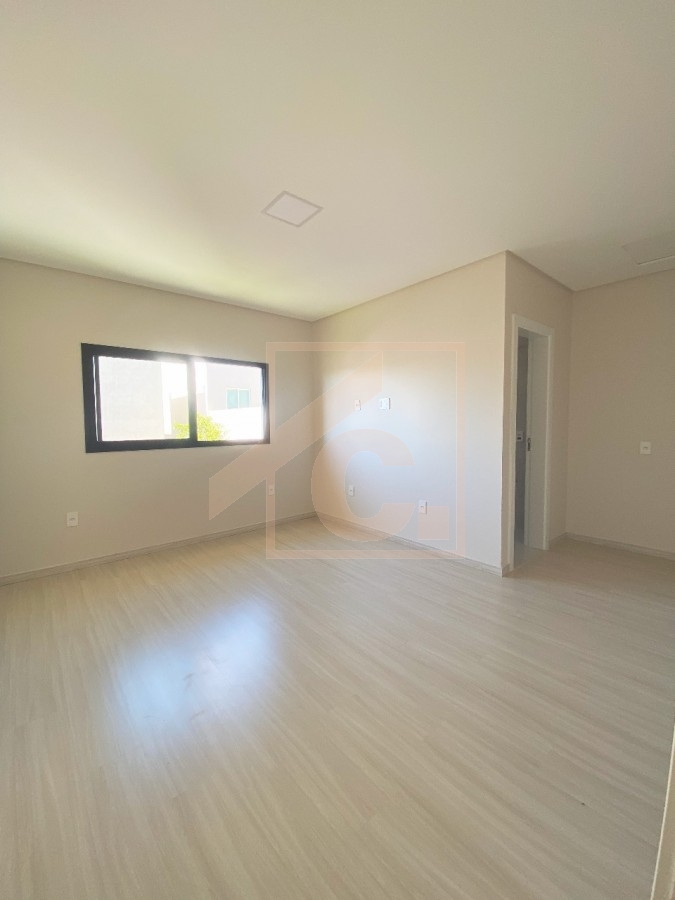 Sobrado à venda em Pato Branco com 2 Suítes no Bairro Fraron