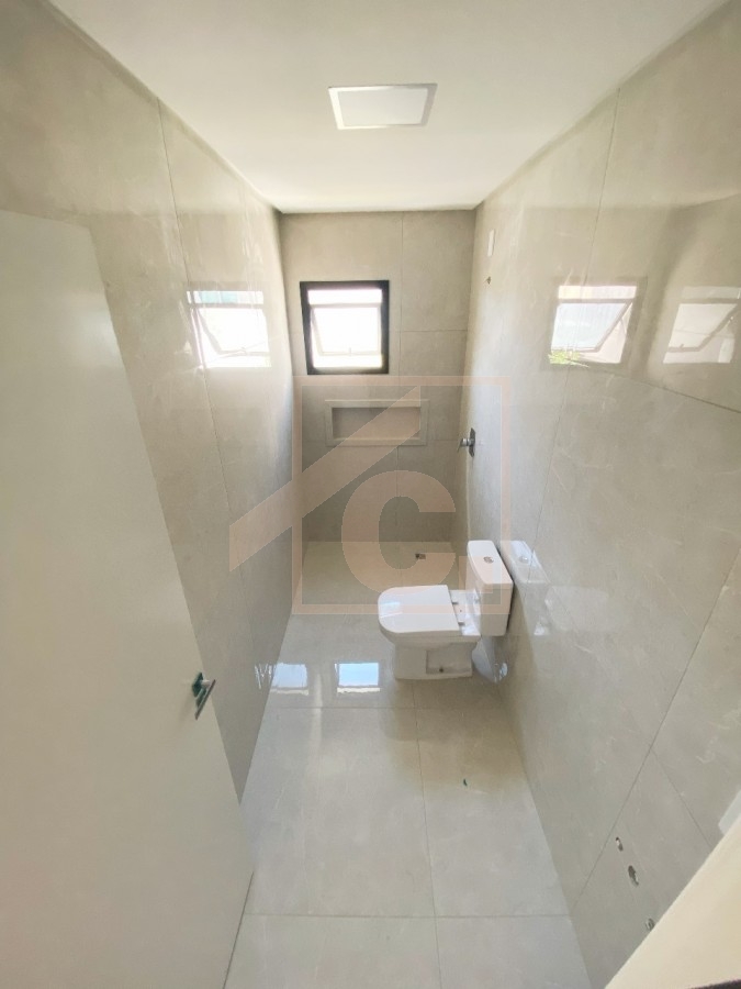 Sobrado à venda em Pato Branco com 2 Suítes no Bairro Fraron