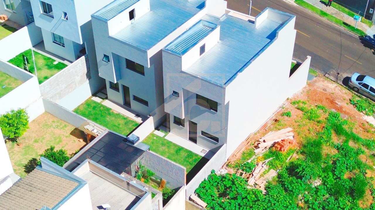 Sobrado à venda em Pato Branco com 2 Suítes no Bairro Fraron