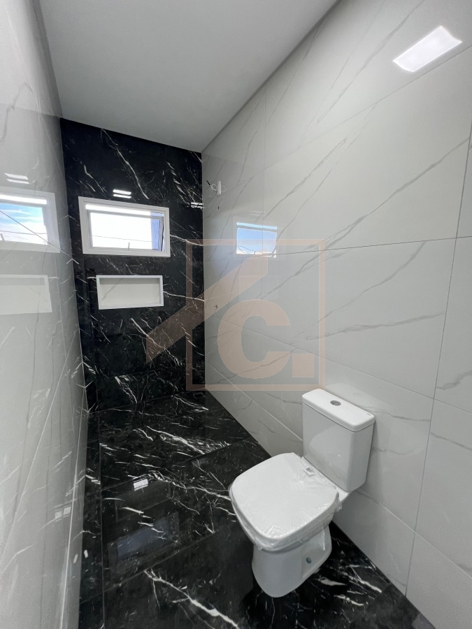 Sobrado à venda em Pato Branco com 1 suíte + 2 quartos no bairro Fraron