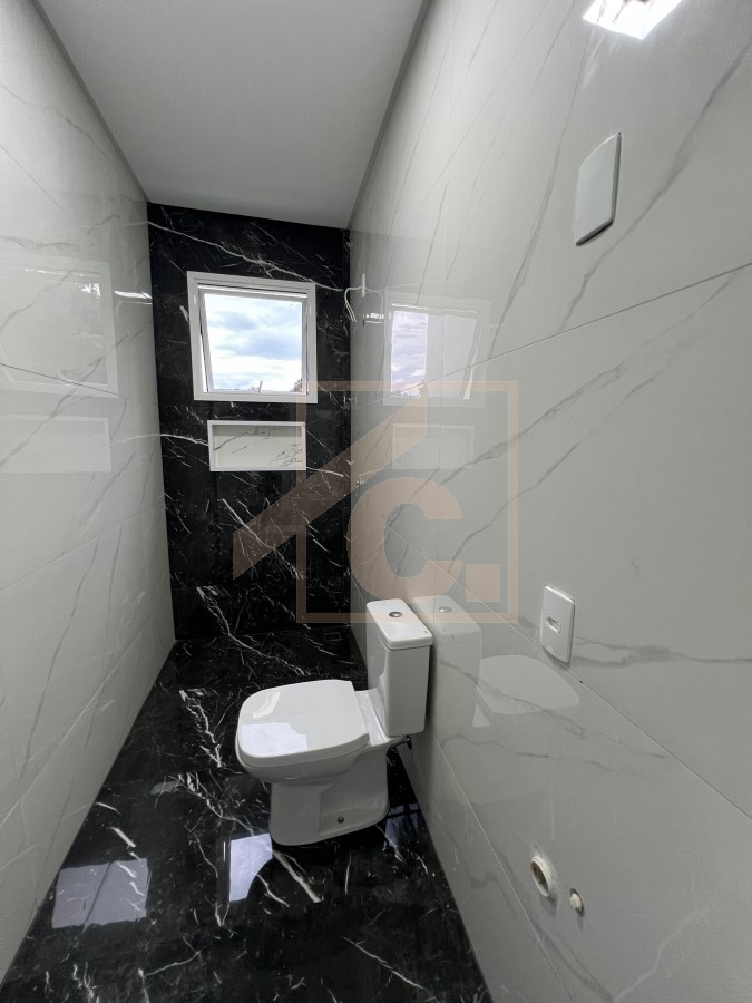 Sobrado à venda em Pato Branco com 1 suíte + 2 quartos no bairro Fraron