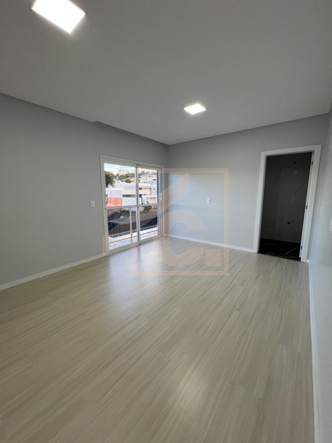 Sobrado à venda em Pato Branco com 1 suíte + 2 quartos no bairro Fraron