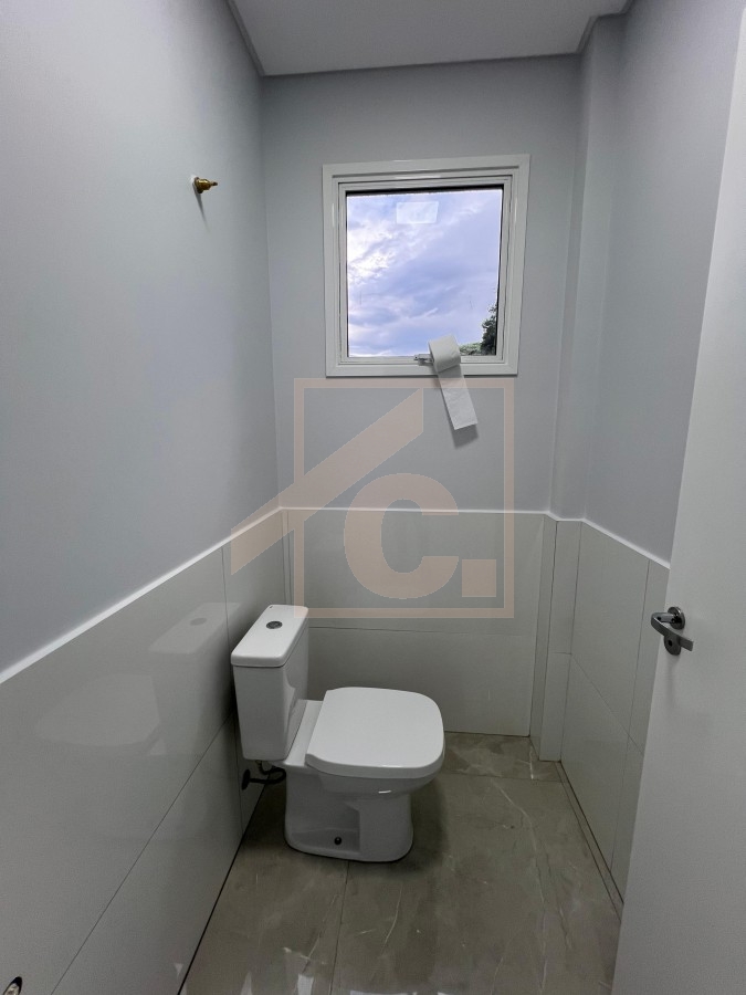 Sobrado à venda em Pato Branco com 1 suíte + 2 quartos no bairro Fraron