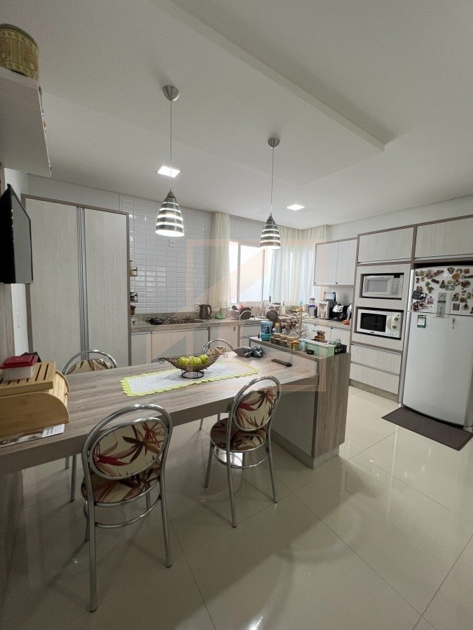 Casa à venda em Pato Branco no bairro Industrial com 1 suíte + 3 quartos