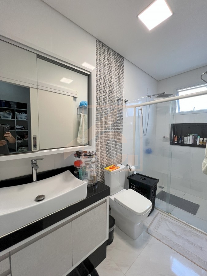 Casa à venda em Pato Branco no bairro Industrial com 1 suíte + 3 quartos