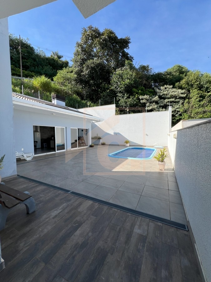 Casa à venda em Pato Branco no bairro Industrial com 1 suíte + 3 quartos