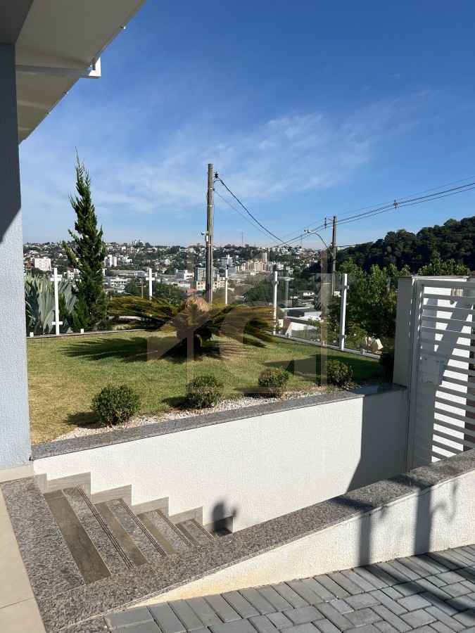 Casa à venda em Pato Branco no bairro Industrial com 1 suíte + 3 quartos